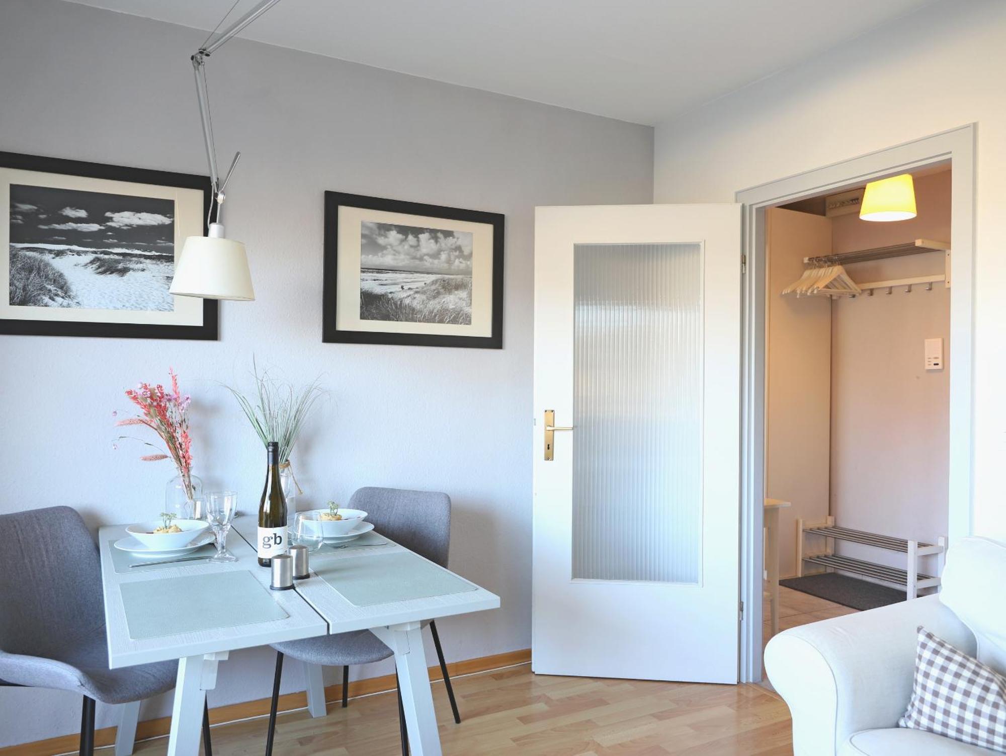 Modernes 2-Zimmer-Appartement Mit Balkon. 베스터란트 외부 사진