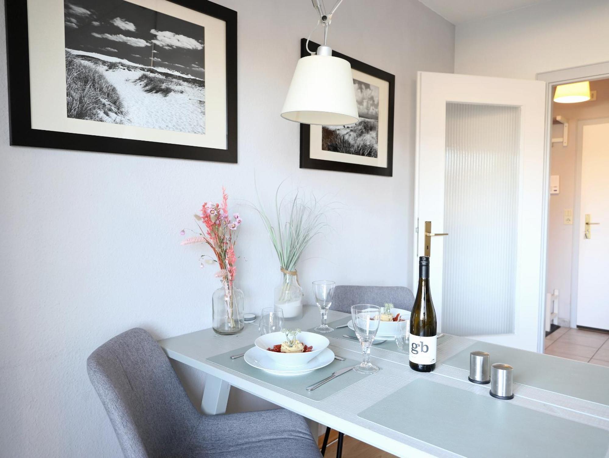 Modernes 2-Zimmer-Appartement Mit Balkon. 베스터란트 외부 사진